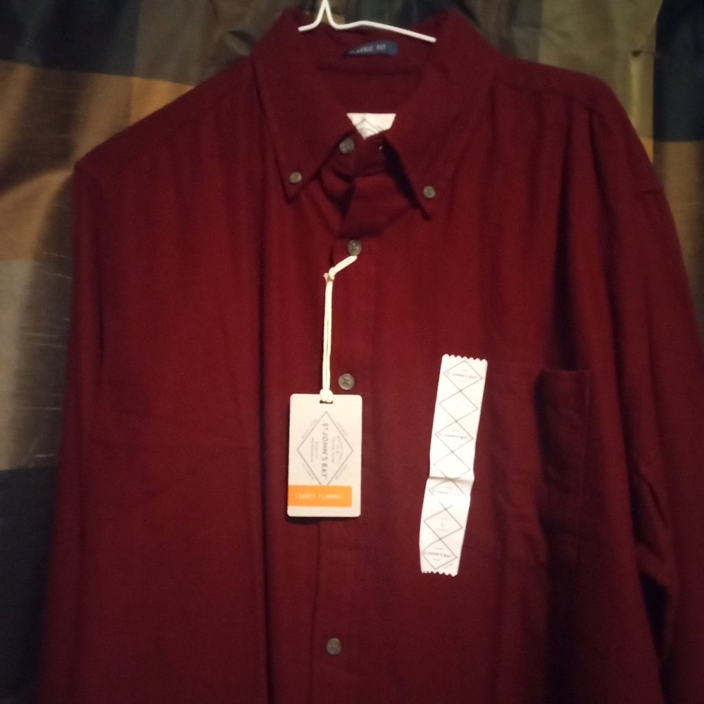 New Men's shirt St John's bay size large color maroon